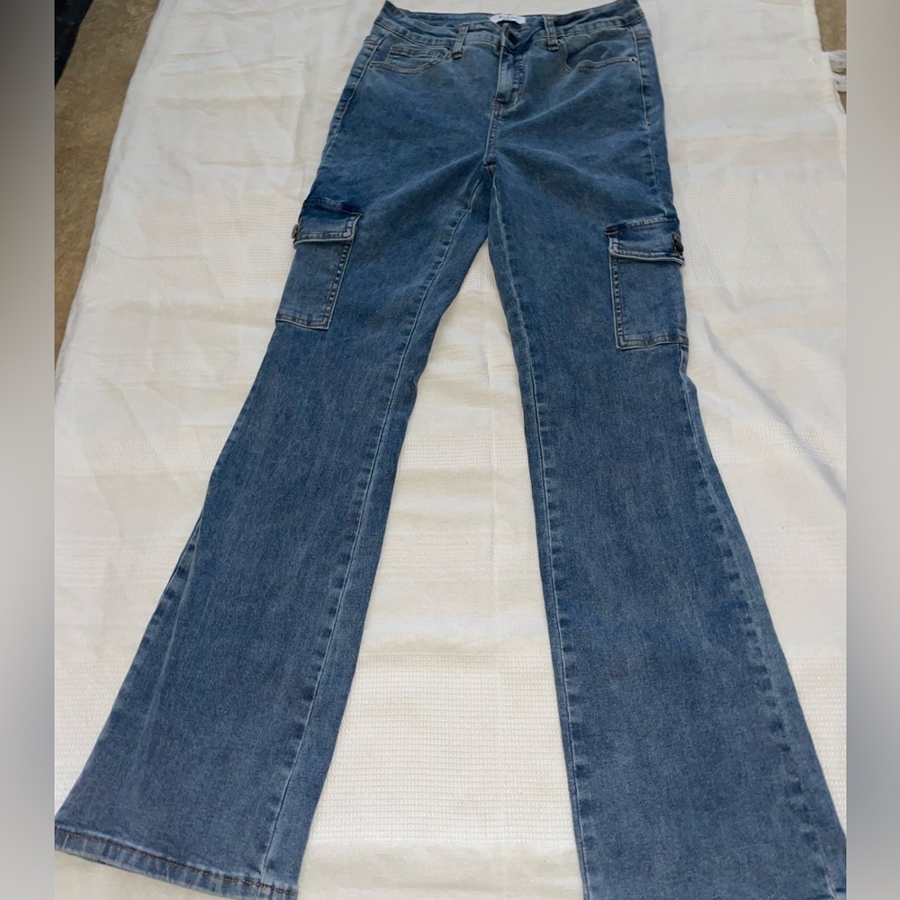 Only worn a few times flared cargo jean